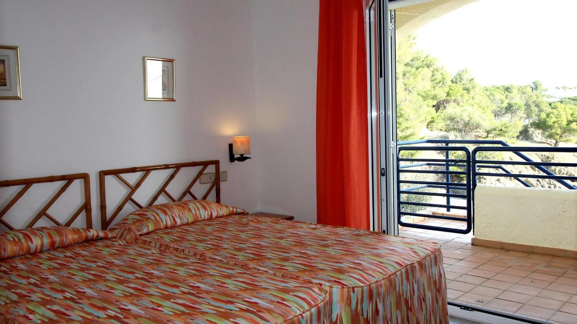 Bellamar B - Casa Adosada Para A Primera Linea De Mar En Llanca. - Es-228-20 0*, Llanca Spain