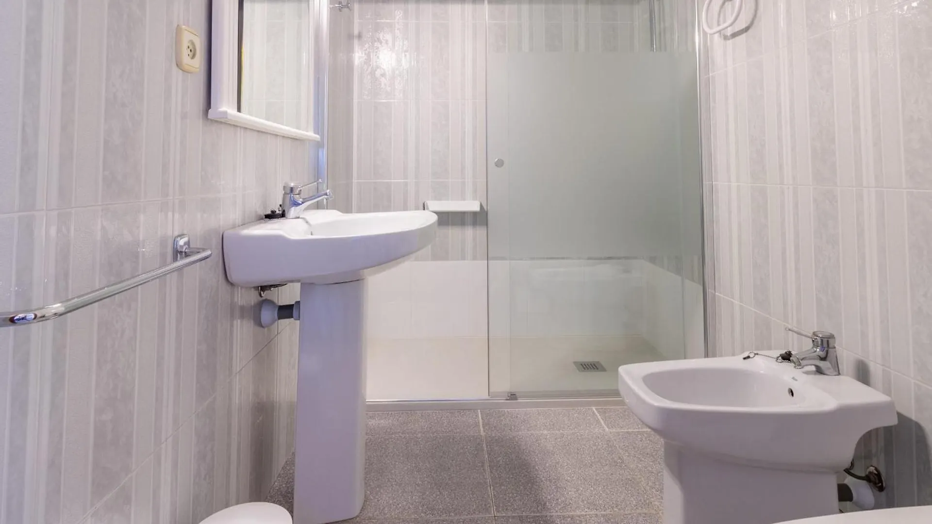 Bellamar B - Casa Adosada Para A Primera Linea De Mar En Llanca. - Es-228-20 0*, 兰卡 西班牙
